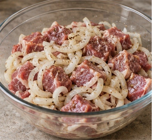 Cut evenly and season with onion.