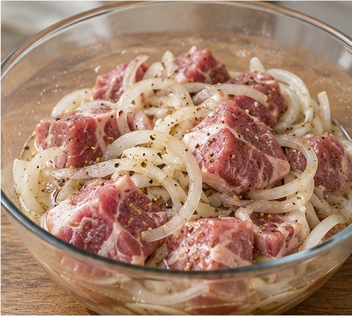 Squeeze onion with measured salt and coat pork in the chilled marinade.